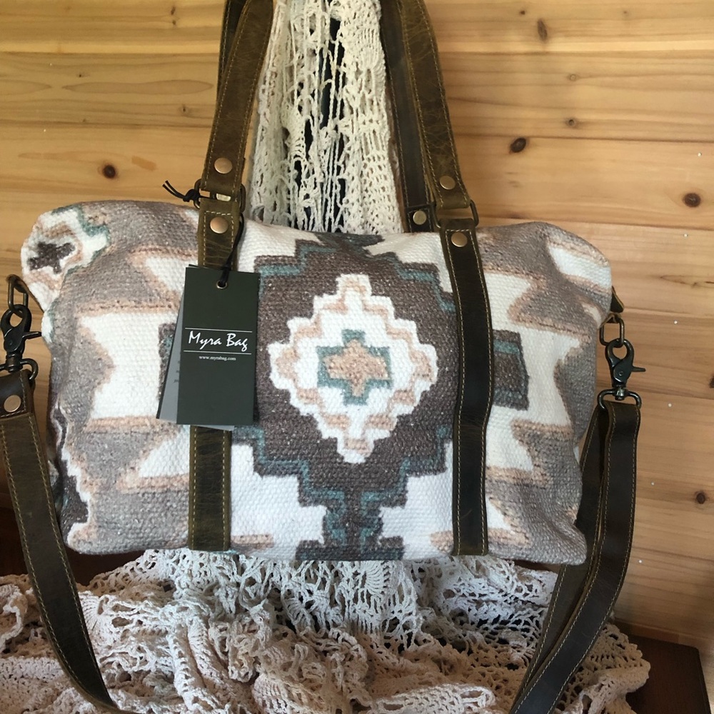 Pink palettes mini duffle bag! Myra bag